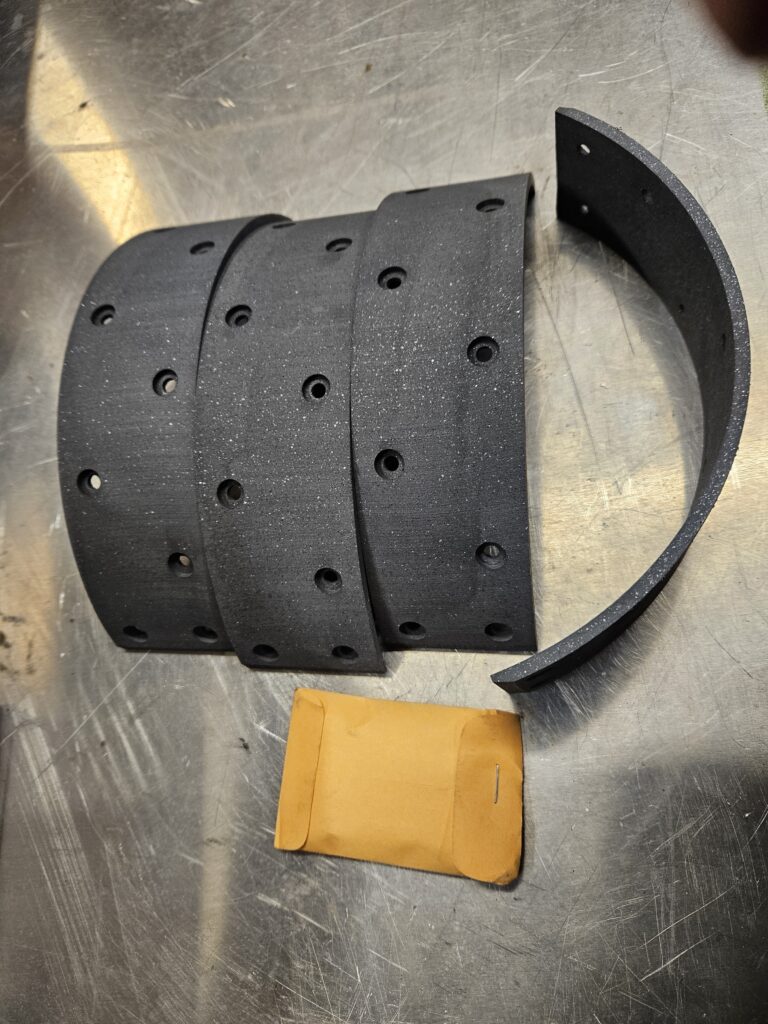 BRAKE LINING KIT WITH RIVETS AR604R | AR604R - Shumaker Tractor