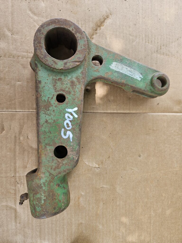 F2641R AF3340R RH ROCKSHAFT LIFT ARM | F2641R AF3340R - Shumaker Tractor