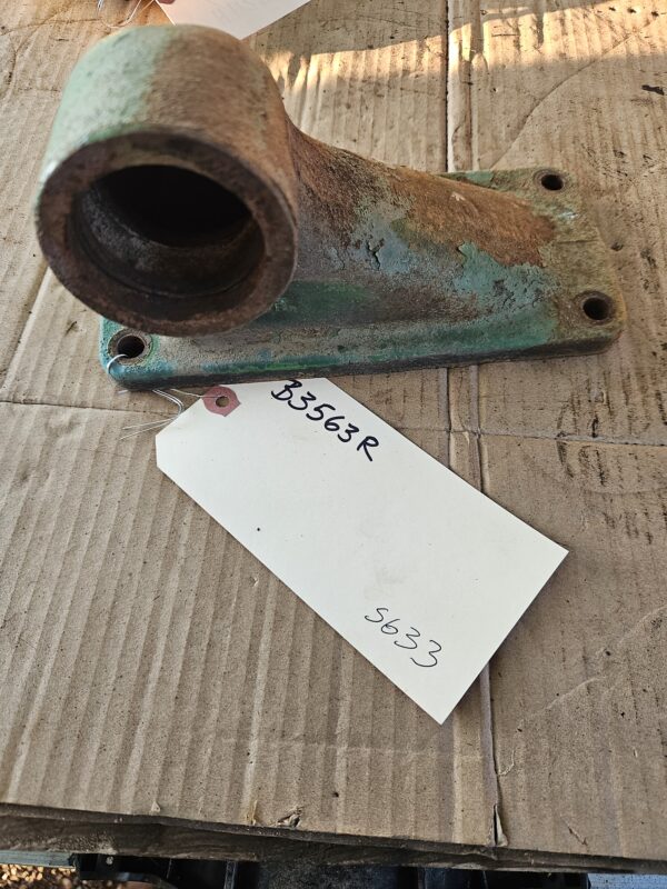 B3563R 520 530 WATER OUTLET