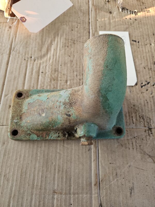 B3563R 520 530 WATER OUTLET - Image 2