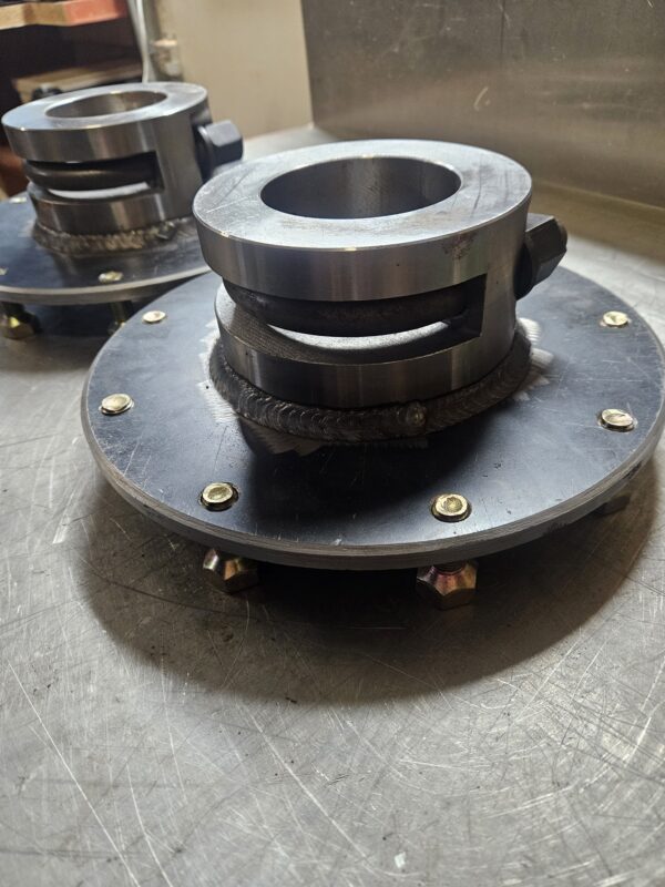 G 9 BOLT CLAMP ON PULLING HUB PAIR - Image 3