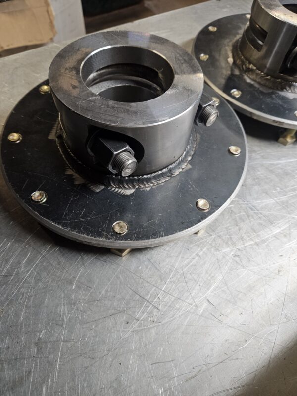 G 9 BOLT CLAMP ON PULLING HUB PAIR - Image 4