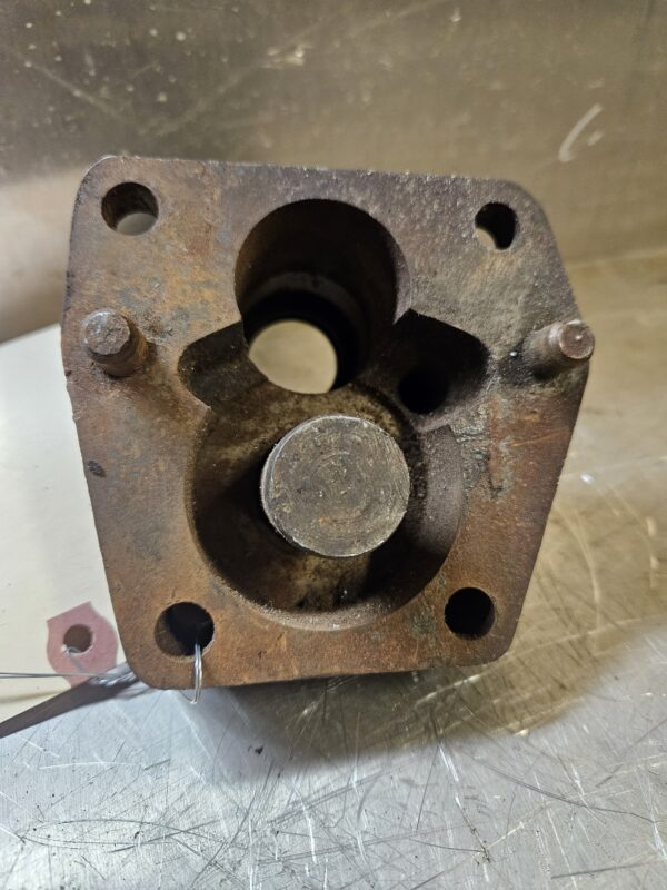 A4793R AA5666R PUMP HOUSING - Image 2