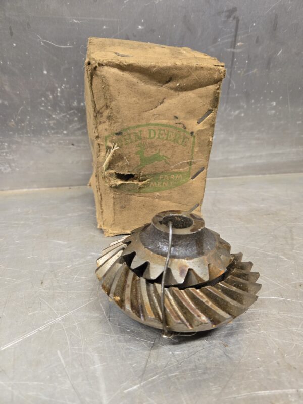 NOS LATE B/50 FAN GOV GEAR SET AB3706R B289R B2637R