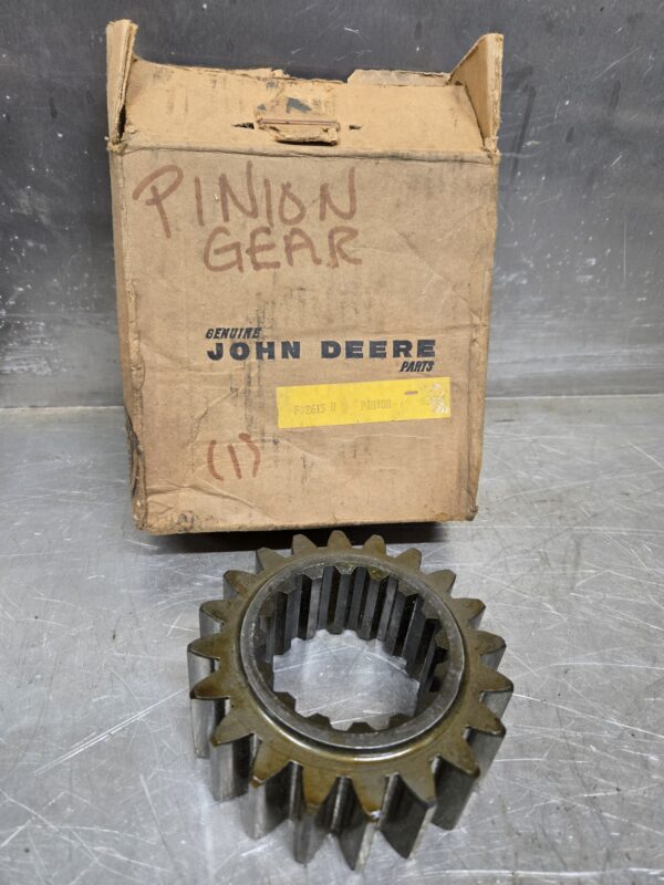 NOS F2613R DRIVE PINION GEAR